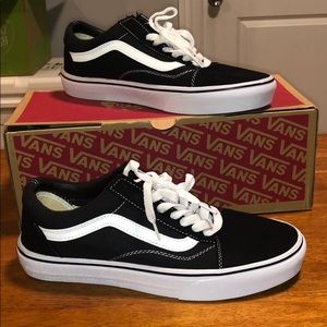 Brand new VANS- Old Skool, Black/White